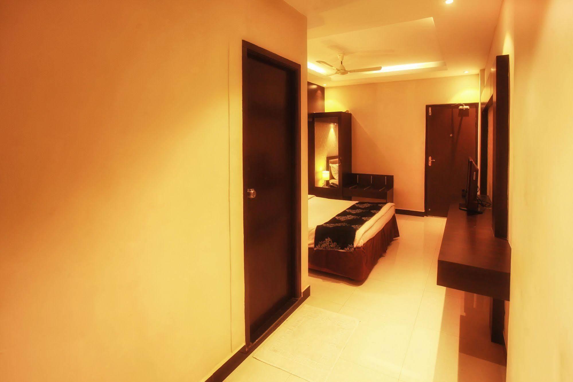 Hotel Mars Classic Chennai Eksteriør billede